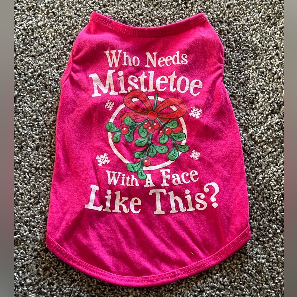 NWOT Born to be Loved pink mistletoe Christmas holiday dog shirt M